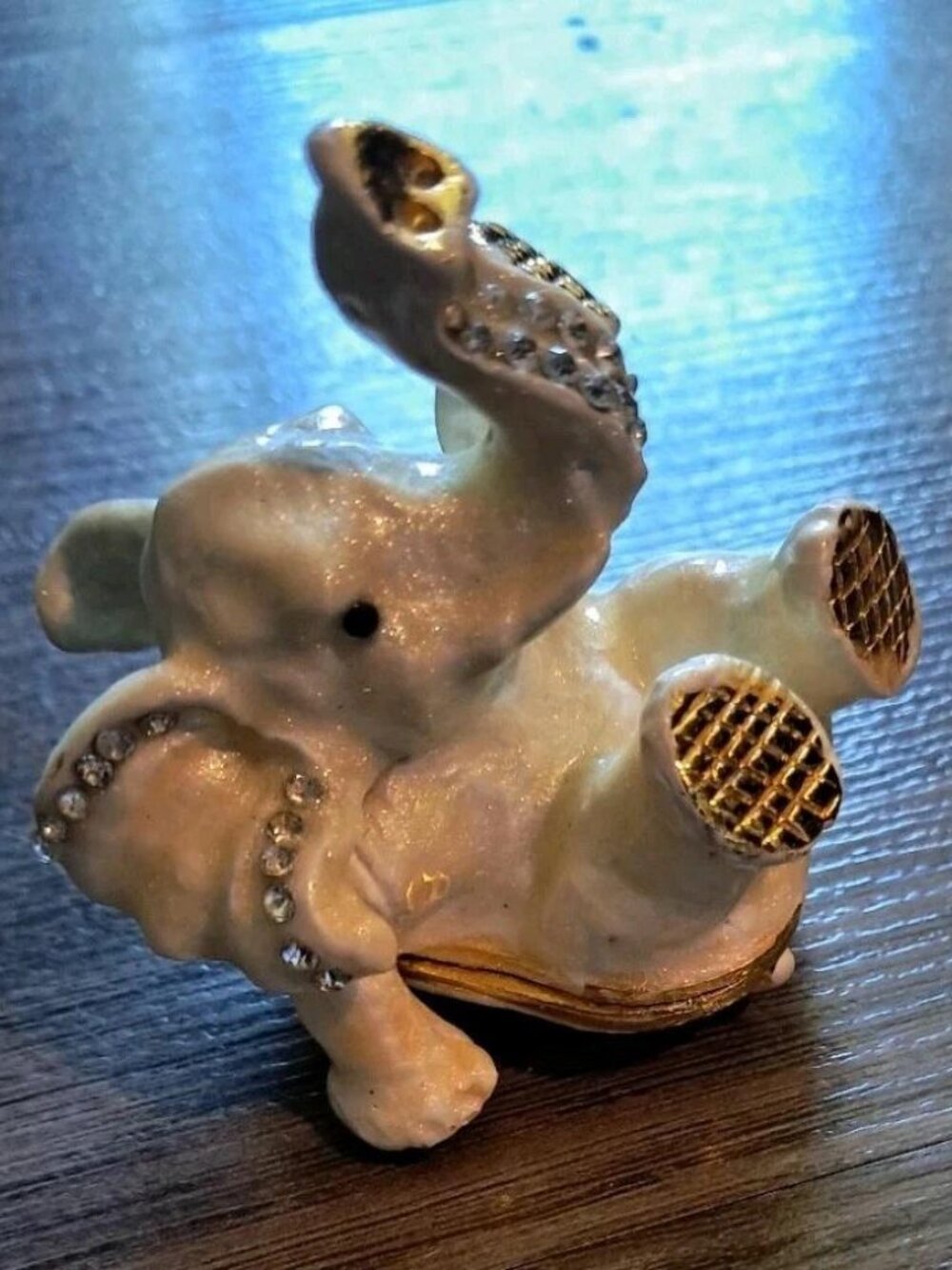 Vintage White Elephant Trinket Jewelry Box Enamel Rhinestone w/ Gold Finish